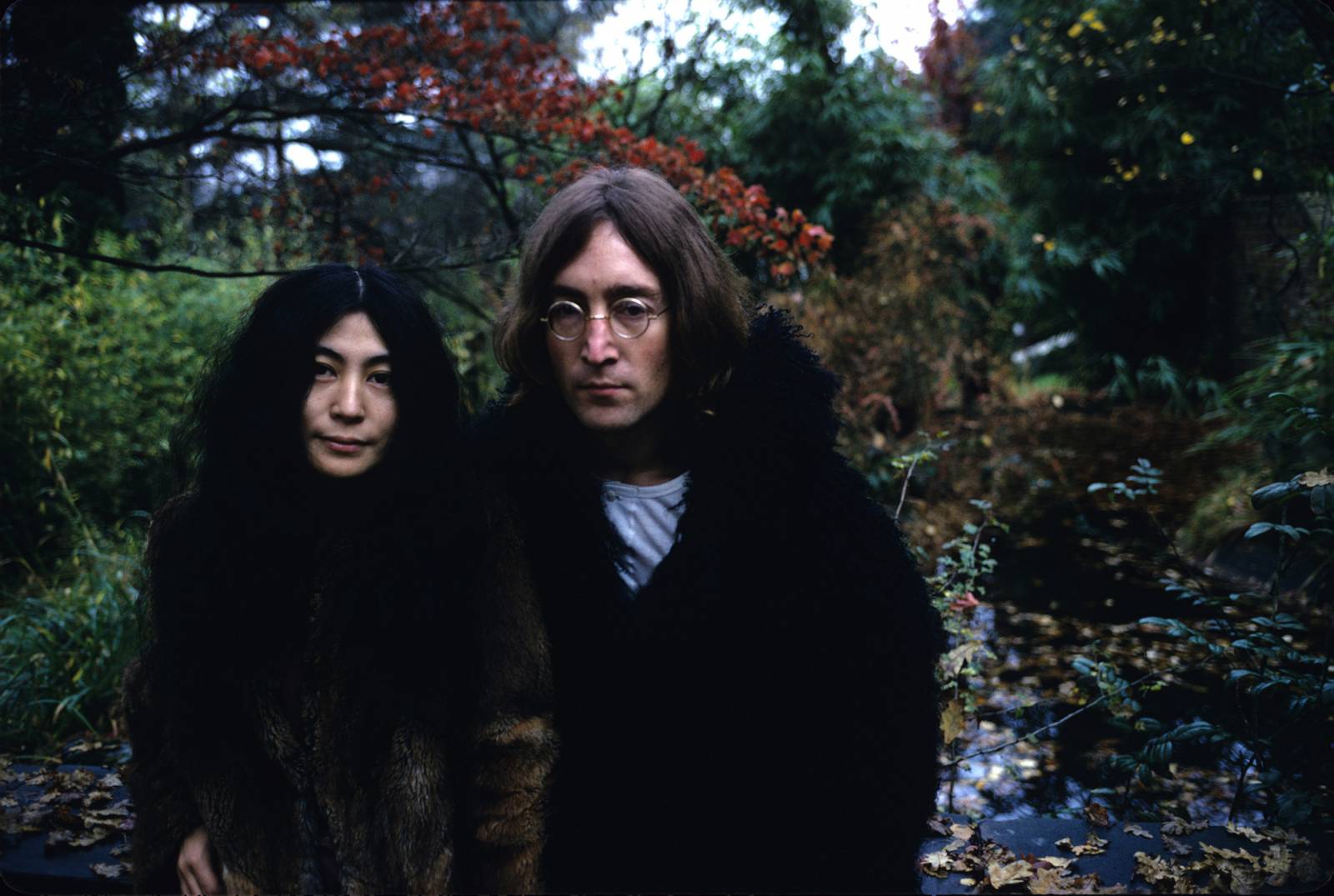 Yoko Ono i John Lennon (Fot. Susan Wood/Getty Images)
