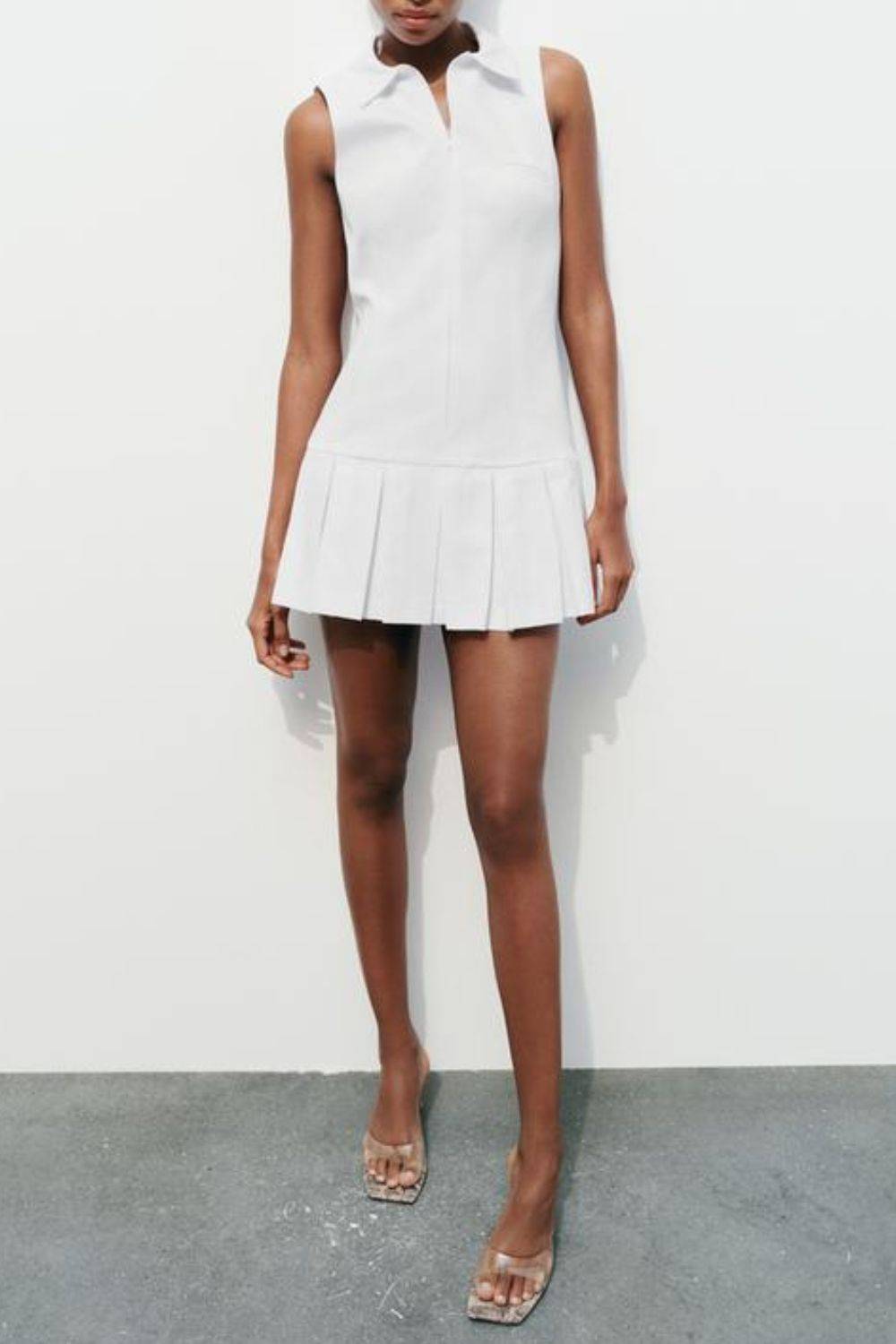 Sukienka wizytowa biała, Zara, 129 zł (Fot. materiały prasowe)