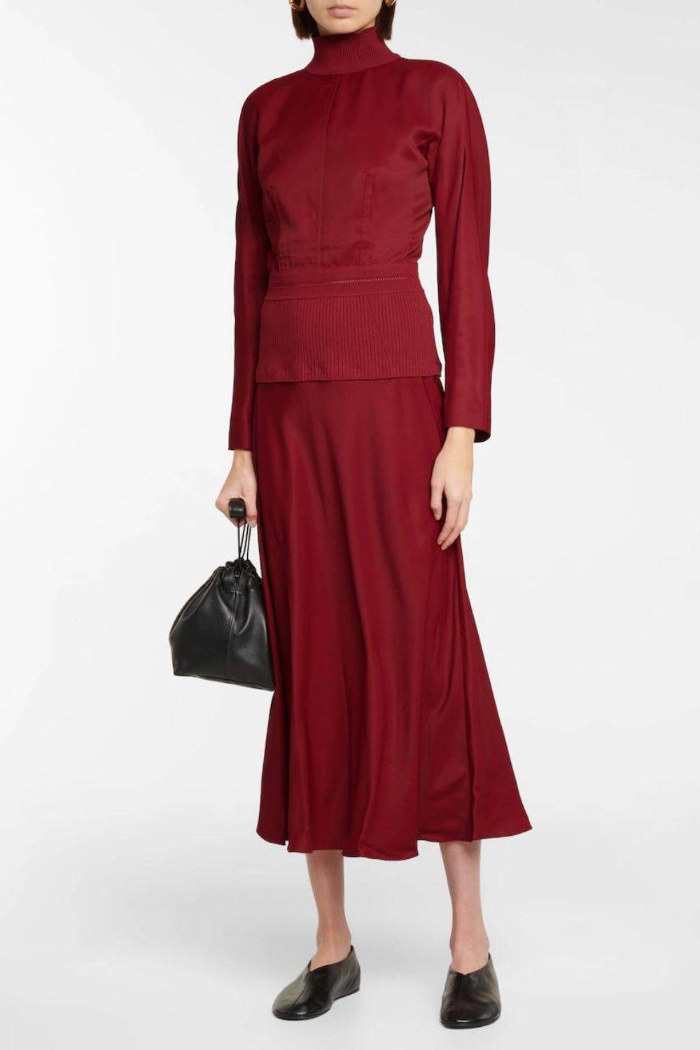 Modna sukienka na jesień w popularnej czerwieni, Jil Sander, przeceniona na ok. 4720 zł (Fot. materiały prasowe)