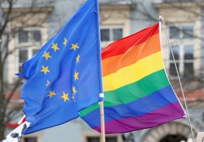 50 ambasad wspiera osoby LGBTQ+ w Polsce