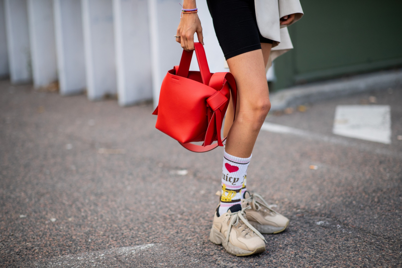 7 najmodniejszych par sneakersów w stylu retro