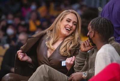 Adele w płaszczu od Louisa Vuittona na meczu NBA