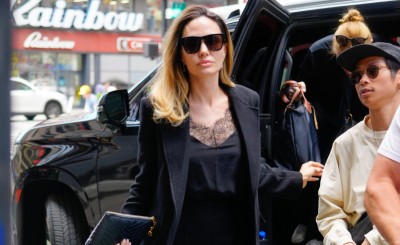 Angelina Jolie w stylizacji jak z szafy Victorii Beckham
