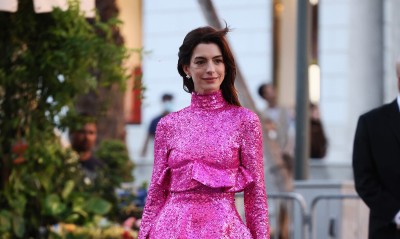 Anne Hathaway w cekinowej kreacji Valentino