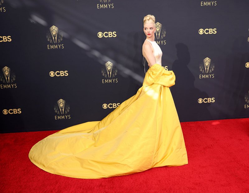 Anya Taylor-Joy w kreacji Diora na rozdaniu nagród Emmy