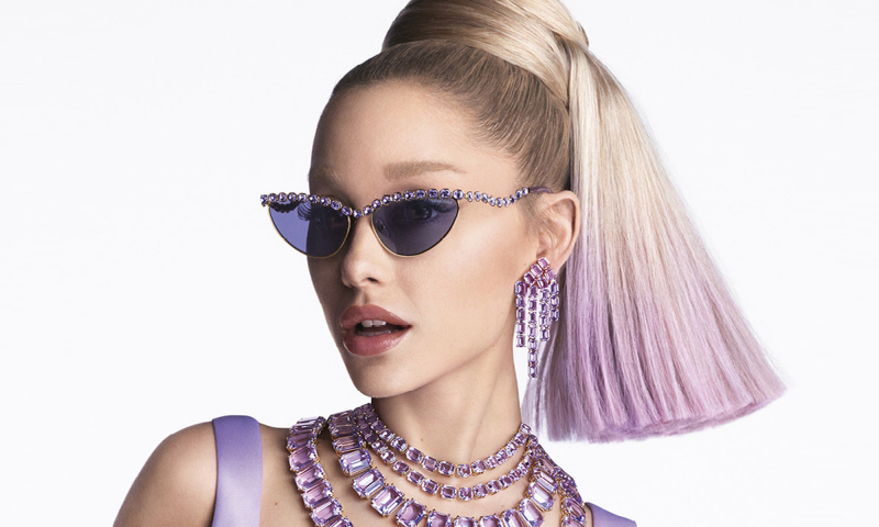 Ariana Grande błyszczy w kampanii marki Swarovski w stylu lat 60.