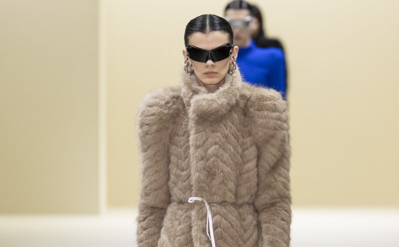Balenciaga jesień-zima 2023: Powrót do podstaw