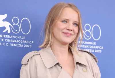 Joanna Kulig i Tom Hanks na wspólnym selfie z planu serialu „Władcy przestworzy”