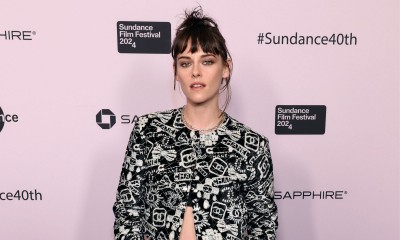 Kristen Stewart w ekstrawaganckiej stylizacji Chanel i nonszalanckiej fryzurze z grzywką