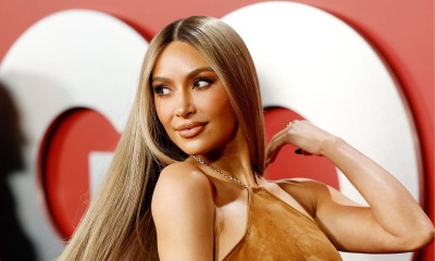 Kim Kardashian stylizuje spodnie z niskim stanem. Czy w 2024 roku biodrówki wrócą do łask?