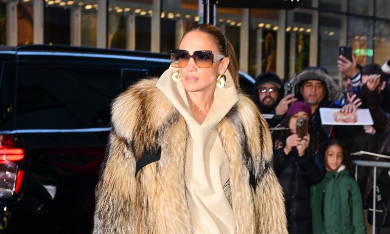 Czółenka peep-toe można kochać lub nienawidzić, ale za sprawą JLo wracają do mody