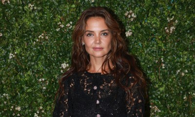 Salma Hayek i Katie Holmes udowadniają, że koronkowa sukienka to must-have sezonu imprez