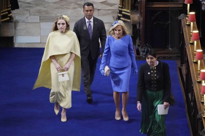 Jill Biden z wnuczką na koronacji Karola III kolorami stylizacji oddają hołd Ukrainie