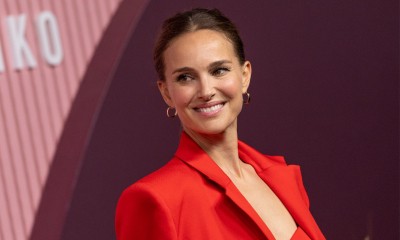 Natalie Portman stylizuje szorty z wysokim stanem z unikatowymi klapkami