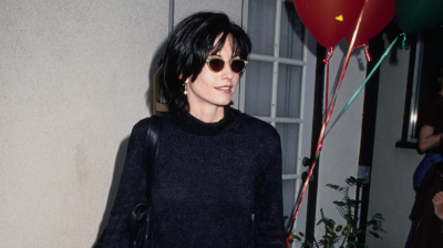 Botki w stylu lat 90. stylizujemy z jeansami jak Kate Moss i Winona Ryder