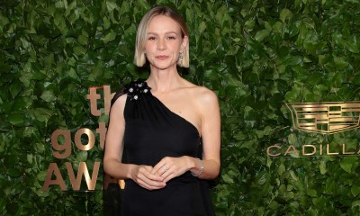 Carey Mulligan w jeansach wide leg  i eleganckim kamelowym płaszczu