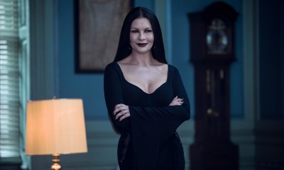 Catherine Zeta-Jones jak Morticia Addams w czarnych koronkach