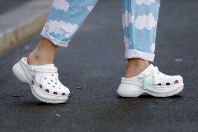 Crocs x Balenciaga: Najbardziej kontrowersyjne buty tego roku?