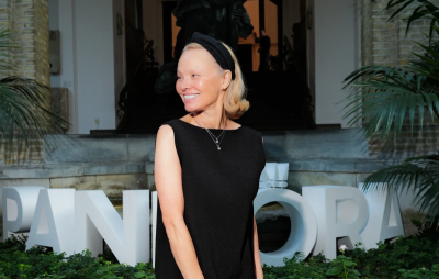 Pamela Anderson pokazała się w idealnej czarnej sukience midi