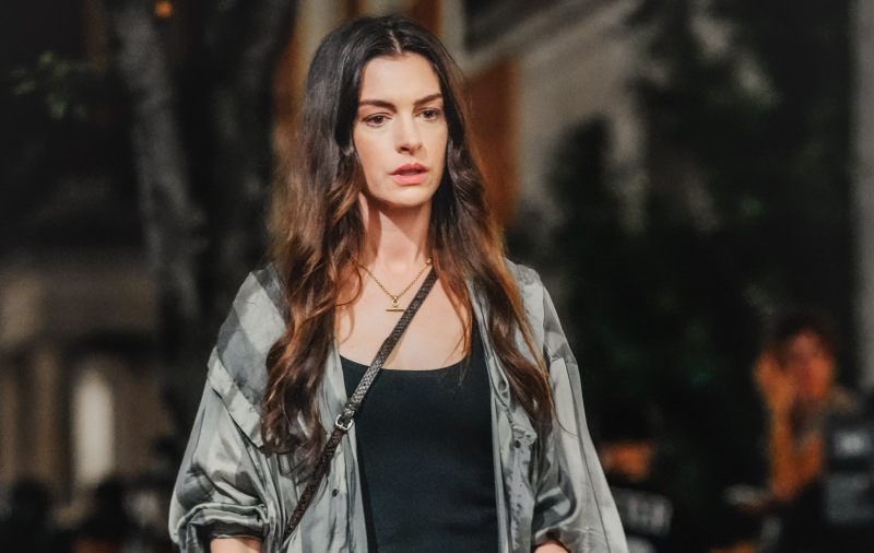 Botki na obcasie i jeansy nosimy jesienią 2025 jak Serena van der Woodsen w „Plotkarze”