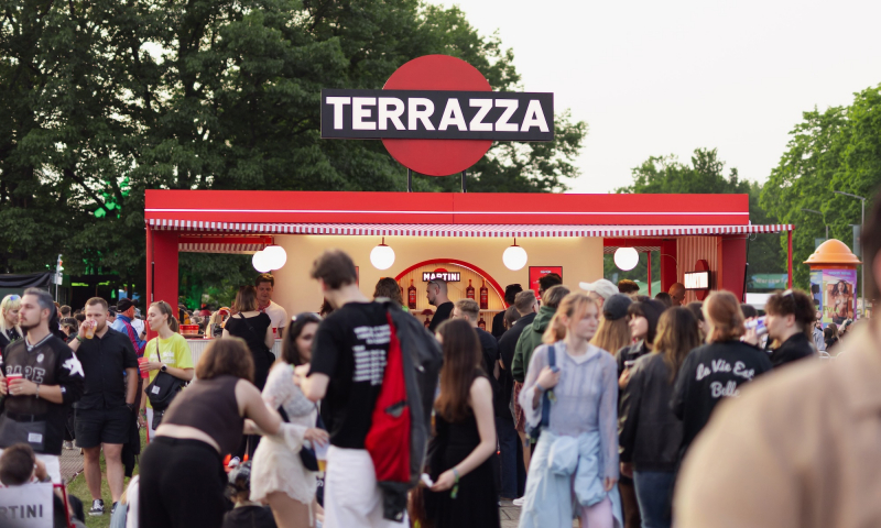 Czerwień i błękit najmodniejszymi kolorami sezonu festiwalowego