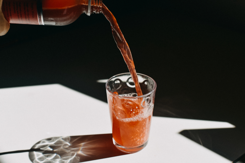Czy kombucha jest zdrowa? Oto dlaczego piję ją codziennie i co sądzi o tym ekspertka