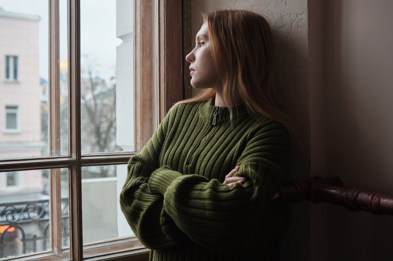 Stalking: Zaczyna się niewinnie, ale potrafi zniszczyć życie. I jest przestępstwem