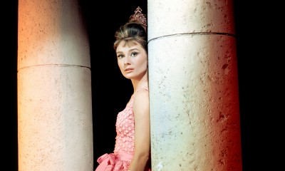 Najpiękniejsze kostiumy Huberta de Givenchy, które nosiła Audrey Hepburn 