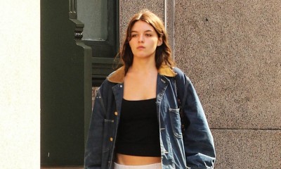 Suri Cruise nosi szerokie spodnie i sneakersy w stylu mamy, Katie Holmes