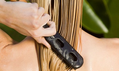 Jak prawidłowo i jak często czyścić szczotkę do włosów?