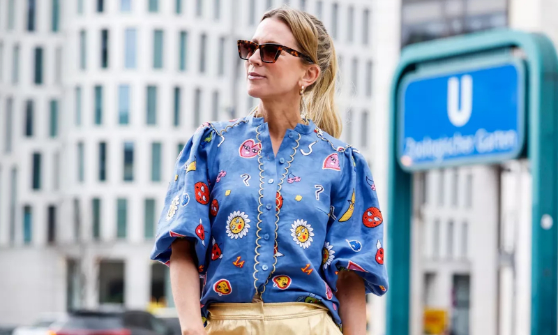 Żegnajcie T-shirty z napisami. Nadszedł czas, by przemówiły bluzki z haftem