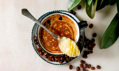 Czy bulletproof coffee rzeczywiście pobudza lepiej niż zwykła kawa?