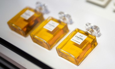 Jak aplikować perfumy, by przedłużyć ich trwałość?
