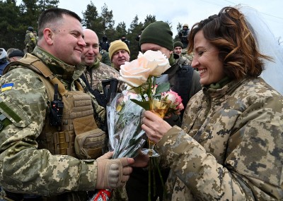 Lesya i Valeriy: Ślub w strefie wojny w Ukrainie