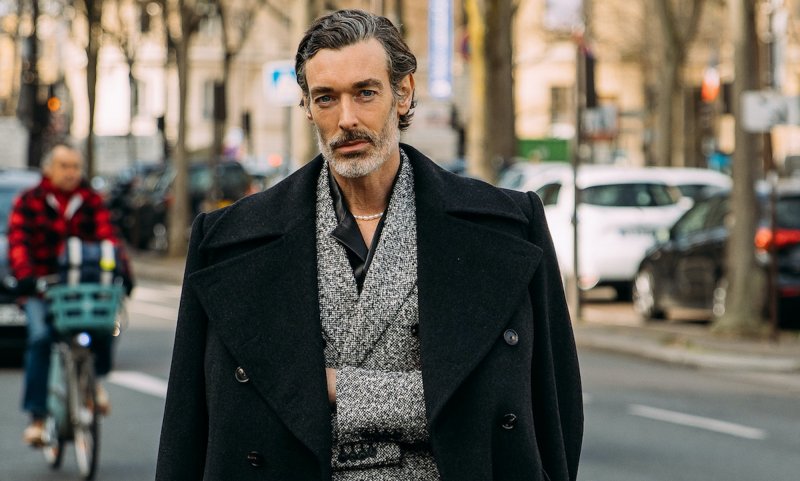 Street style podczas tygodnia mody męskiej w Paryżu jesień 2022
