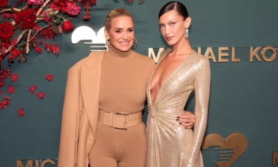 Bella Hadid z mamą na Golden Heart Awards