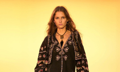 Wiosną jeansy tworzą modny duet z eleganckimi bluzkami boho jak z lat 70.