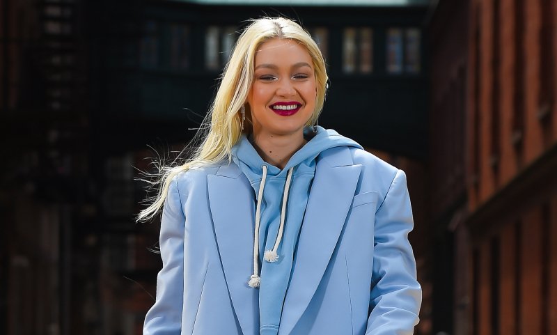 Gigi Hadid w tiulowej spódnicy niczym Carrie Bradshaw