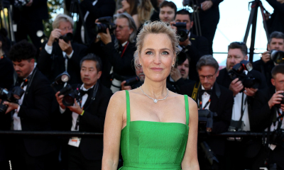 Gillian Anderson w Cannes wybrała zieloną sukienkę w soczystym odcieniu