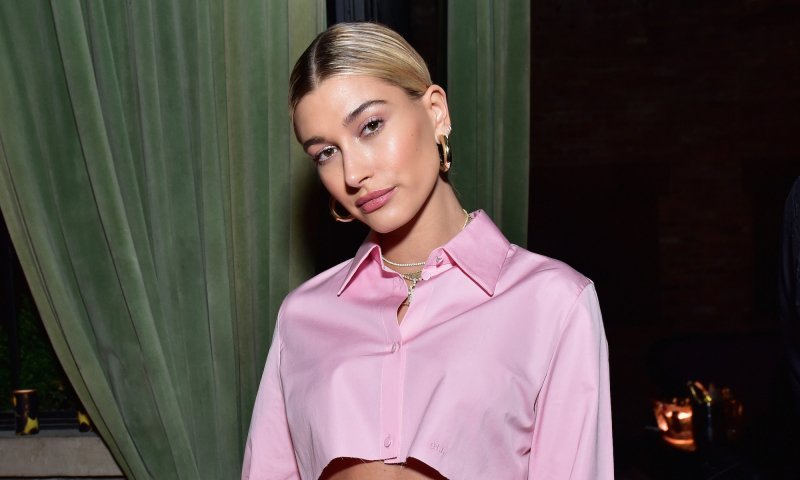 Hailey Bieber i Helena Christensen w zimowej kampanii Victoria’s Secret