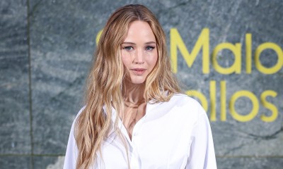 Jennifer Lawrence na premierze „Bez urazy” w białej koszulowej sukience