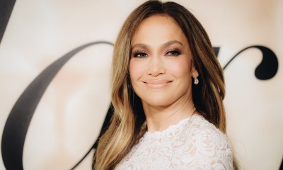 Jennifer Lopez w różowym total looku od Magdy Butrym