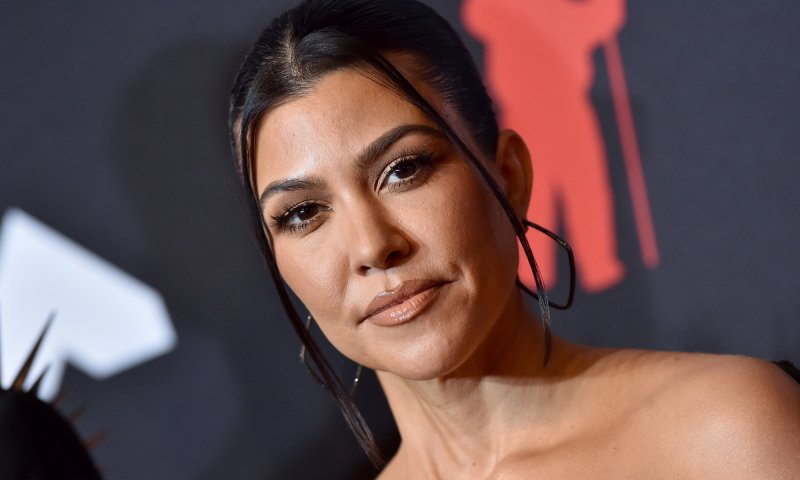 Modna metamorfoza Kourtney Kardashian: Blond bob to fryzura sezonu
