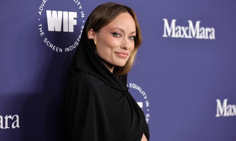 Olivia Wilde w gothcorowej kreacji Saint Laurent
