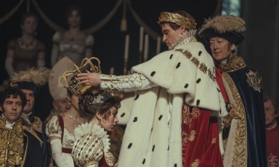 Film „Napoleon” z Joaquinem Phoenixem w świetnym stylu zrzuca Bonapartego z pomnika. Już czas