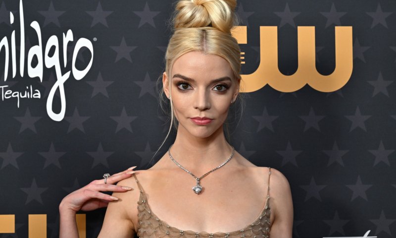 Anya Taylor-Joy w subtelnej naked dress na gali Critics' Choice Awards