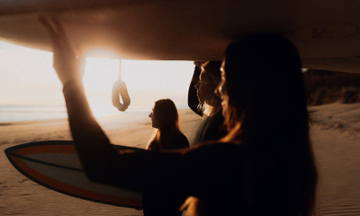 Dziewczyńskie Kolonie: Surfing, self-care i siostrzeństwo