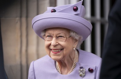 Elżbieta II z mniejszym zakresem obowiązków