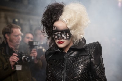 „Cruella”: Najpiękniejsze looki Emmy Stone 