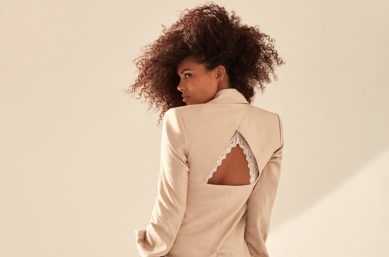 Etam x Tina Kunakey: Trochę Brigitte Bardot, trochę A$APA Rocky’ego